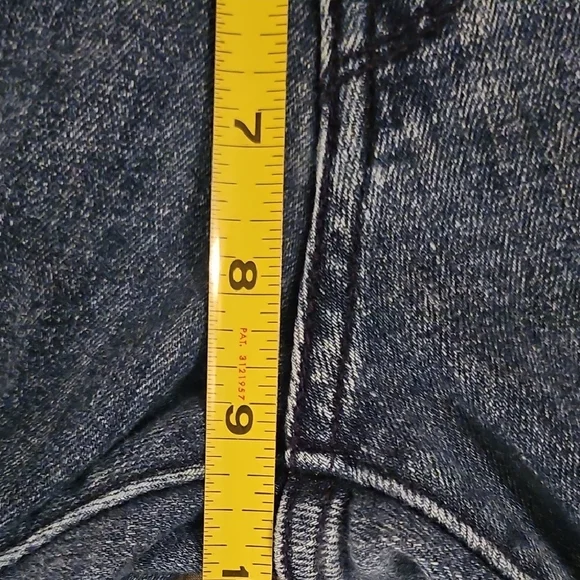 Levi 711 Skinny- 33 with Frayed cuff - Picture 9 of 11